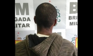 Brigada Militar prendeu suspeito roubando lâmpadas no Pérola Tênis Clube