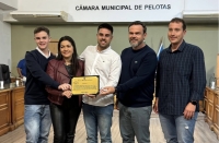 Vinicius Bistrô recebeu homenagem na Câmara Municipal de Pelotas pelos seus 5 anos de atividades