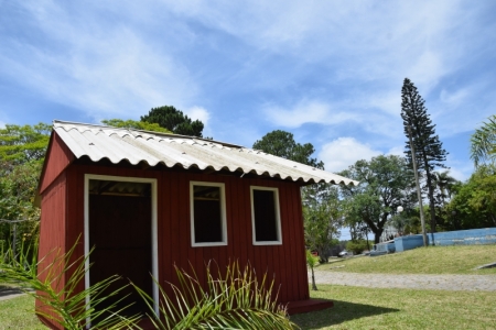 Praça Central Dedê Serpa começa a receber decorações Natalinas