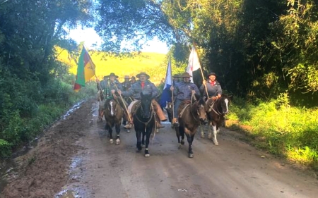 Cavalgada conduzindo a Chama Crioula segue em Bom Jesus