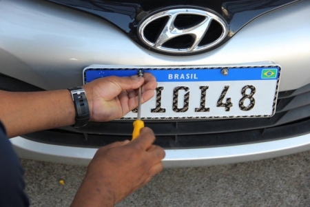 Contran adia placas do Mercosul para janeiro de 2020