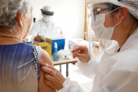 Conclusão da aplicação da 1ª dose da vacina deve ser antecipada em 13 dias