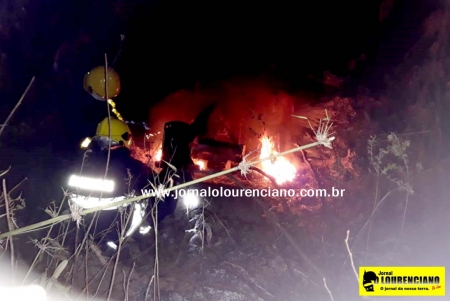 Corpo de Bombeiros atendeu ocorrência de incêndio em trator na localidade de Santana
