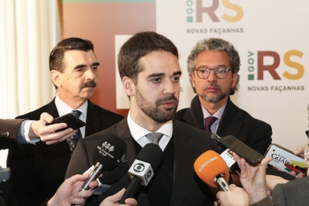Eduardo Leite diz que ainda não há perspectiva de retomada de eventos, shows e público em estádios nesta semana