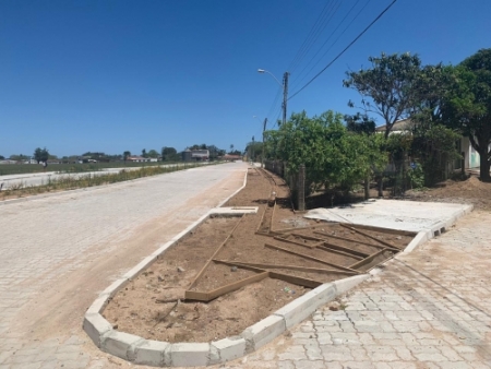 Obra de pavimentação da rua Theodoro Henrique Schuch segue avançando