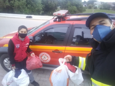 Corpo de Bombeiros na Campanha do Agasalho