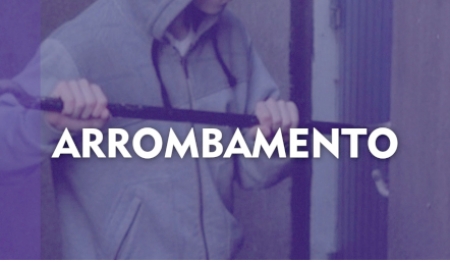 Arrombamento e furto em residência na rua 25 de julho