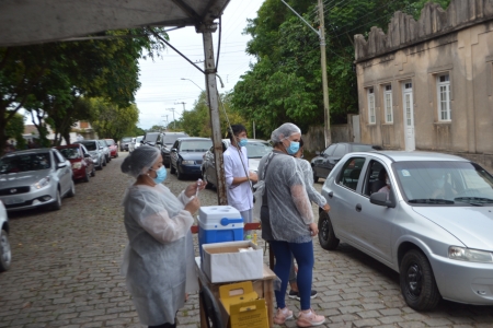 HOJE, quarta-feira (26), serão vacinadas gestantes com comorbidades e idosos de 80,81 e 82 anos