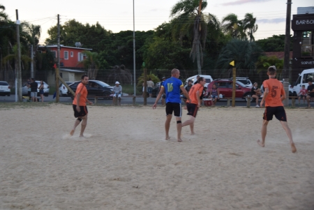 13ª rodada do Campeonato Praiano de Futebol de Areia foi realizada neste sábado (19)