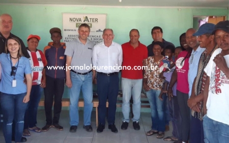 EMATER: Entrega de sementes de milho e feijão nos Quilombos