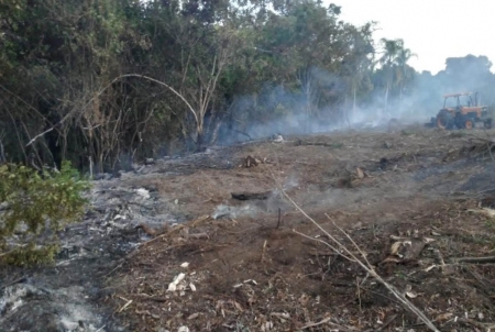 Corpo de Bombeiros de SLS apagou incêndio em vegetação na localidade do Canta Galo