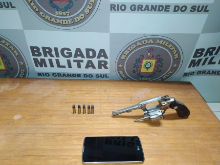 Homem é preso por porte ilegal de arma de fogo pela Brigada Militar em Camaquã