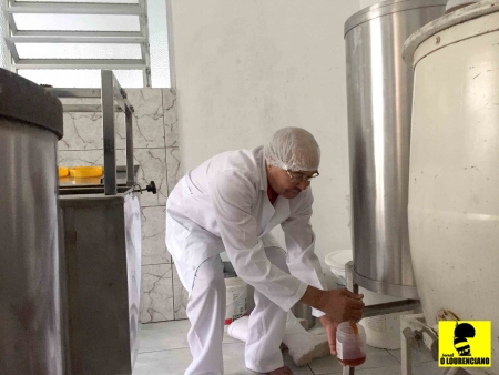 Mel de alta qualidade produzido pela Casa do Mel é destaque