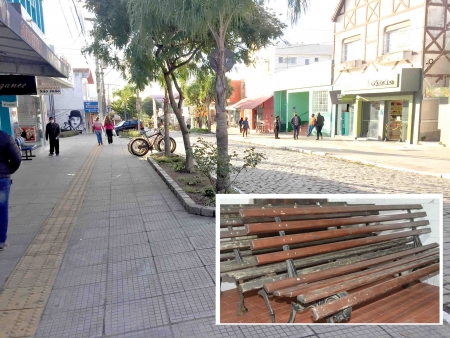Retirados os bancos do calçadão central