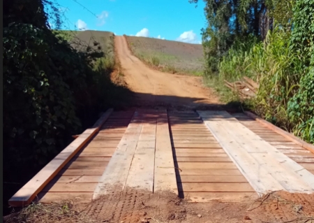 Secretaria de Desenvolvimento Rural reformou ponte na localidade de Picada Socorro
