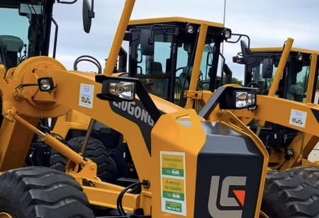 Prefeitura recebeu duas motoniveladoras para o município