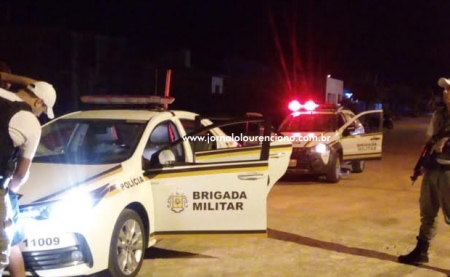Carro foi furtado na madrugada desta quinta-feira na Avenida Nonô Centeno