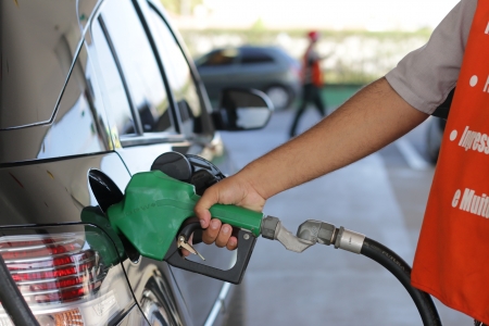 Petrobras reajusta gasolina em 7,6%