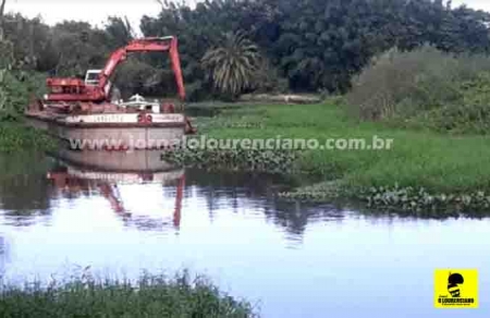 Depois de 90 dias parada, a draga voltou a operar no Arroio São Lourenço 