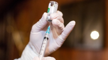 Mais da metade da população vacinável contra Covid-19 no RS já recebeu ao menos uma dose