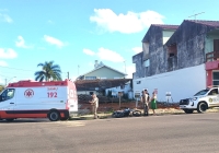 Acidente entre carro e moto na avenida Marechal Floriano esquina Humaitá