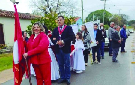 Missa Festiva em honra ao Divino Espírito Santo foi realizada neste domingo (5)