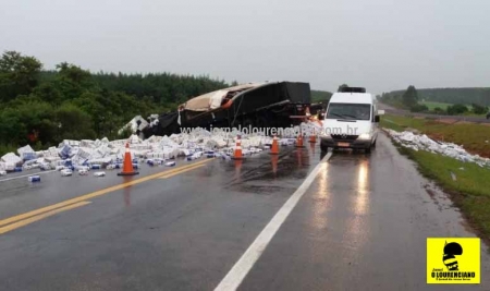 Acidente entre dois caminhões na BR 116  em Cristal