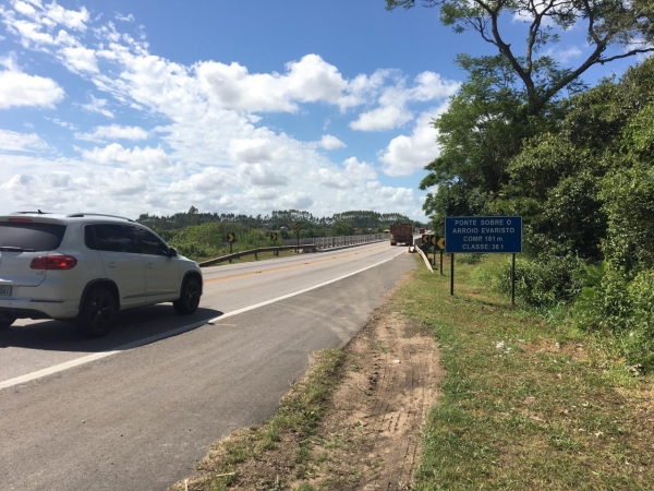 Suspensa temporariamente manutenção na ponte sobre o Arroio Evaristo