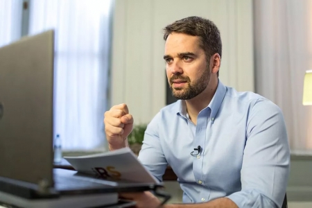 O Governador Eduardo Leite testa positivo para Covid-19