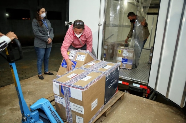 Secretaria da Saúde distribui cerca de 180 mil vacinas da Pfizer nesta quinta, dia 25