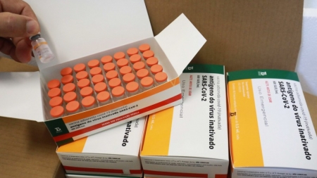 Quase 175 mil doses de vacina contra a Covid-19 estão programadas para chegar ao Estado na manhã desta quarta, dia 3