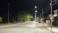 Avenida Getúlio Vargas, na praia das Nereidas, recebeu iluminação de Led
