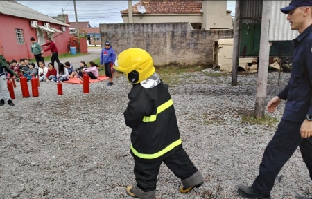 Corpo de Bombeiros faz agradecimento ao Supermercado Jepsen pelo apoio ao Projeto Bombeiro Mirim em SLS