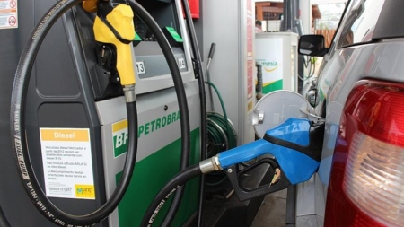 Petrobras anuncia redução do preço da gasolina nas refinarias