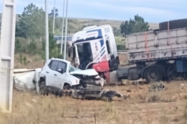 Uma pessoa morreu na colisão de Caminhão e automóvel na BR 116 entre São Lourenço e Turuçu