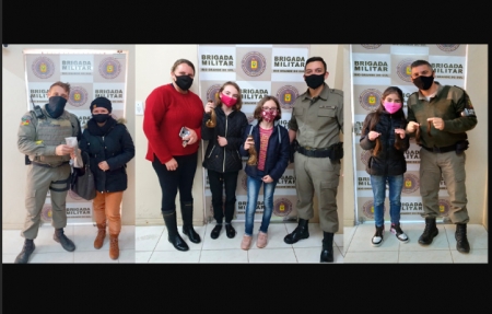 Brigada Militar de São Lourenço do Sul recebe oito mechas de cabelo para a campanha "Cabelos de Aço"