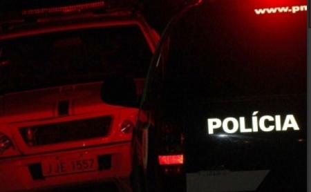 Elementos arrombaram casa mas, flagrados, não levaram nada
