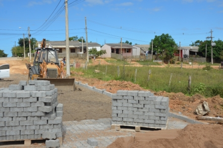 Pavimentação da Rua Alfredo Bergmann segue avançando