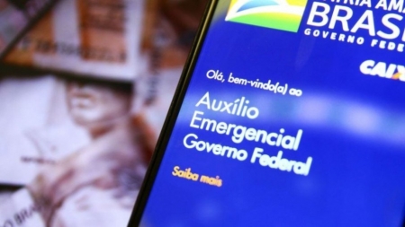 Nascidos em fevereiro já podem resgatar o auxílio emergencial a partir desta terça-feira (3)