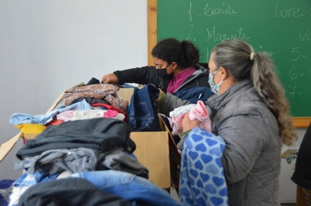 Confira novas datas e horários de distribuição de roupas e calçados da Campanha do Agasalho