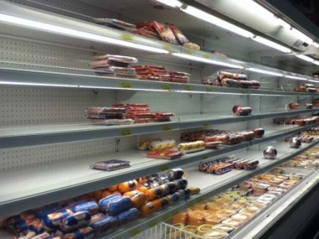 Fornecedores e comerciantes devem estabelecer limites quantitativos para a aquisição de bens essenciais à saúde, à higiene e à alimentação