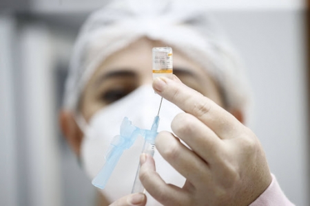 Com novo lote de vacinas chegando, RS imunizará idosos e pessoas com comorbidades