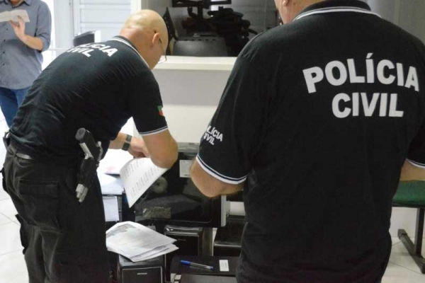 Polícia investiga os autores dos tiros disparado de um Celta branco