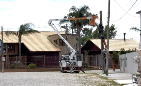 Prefeitura instala lâmpadas de led ao longo da Avenida Getúlio Vargas na praia das Nereidas