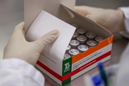 Brasil recebe hoje mais de 1,5 milhão de doses de vacinas da Pfizer e da Coronavac