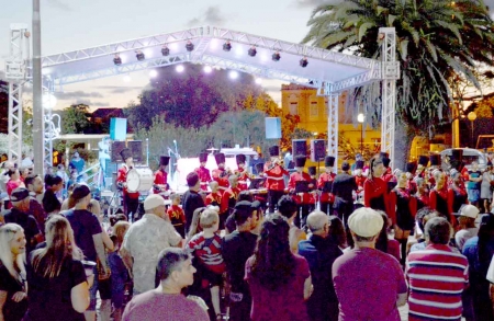 Noite de Natal na praça Dedê Serpa