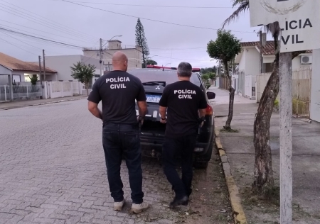 Dupla é presa em flagrante por tráfico de drogas na Lomba