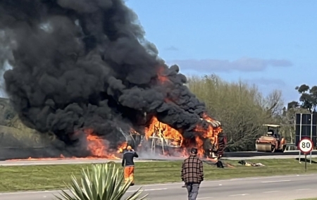 Caminhão pegou fogo na BR 116 próximo ao Coqueiro