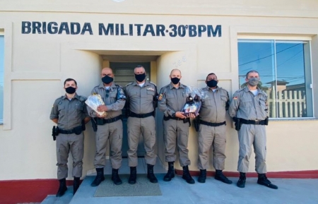 Sargentos promovidos são homenageados na sede do 30° Batalhão de Polícia Militar