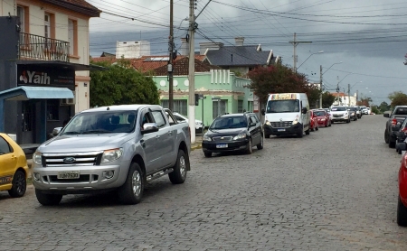 ACI/CDL realiza carreata em protesto contra as decisões tomadas pelo Governo do Estado